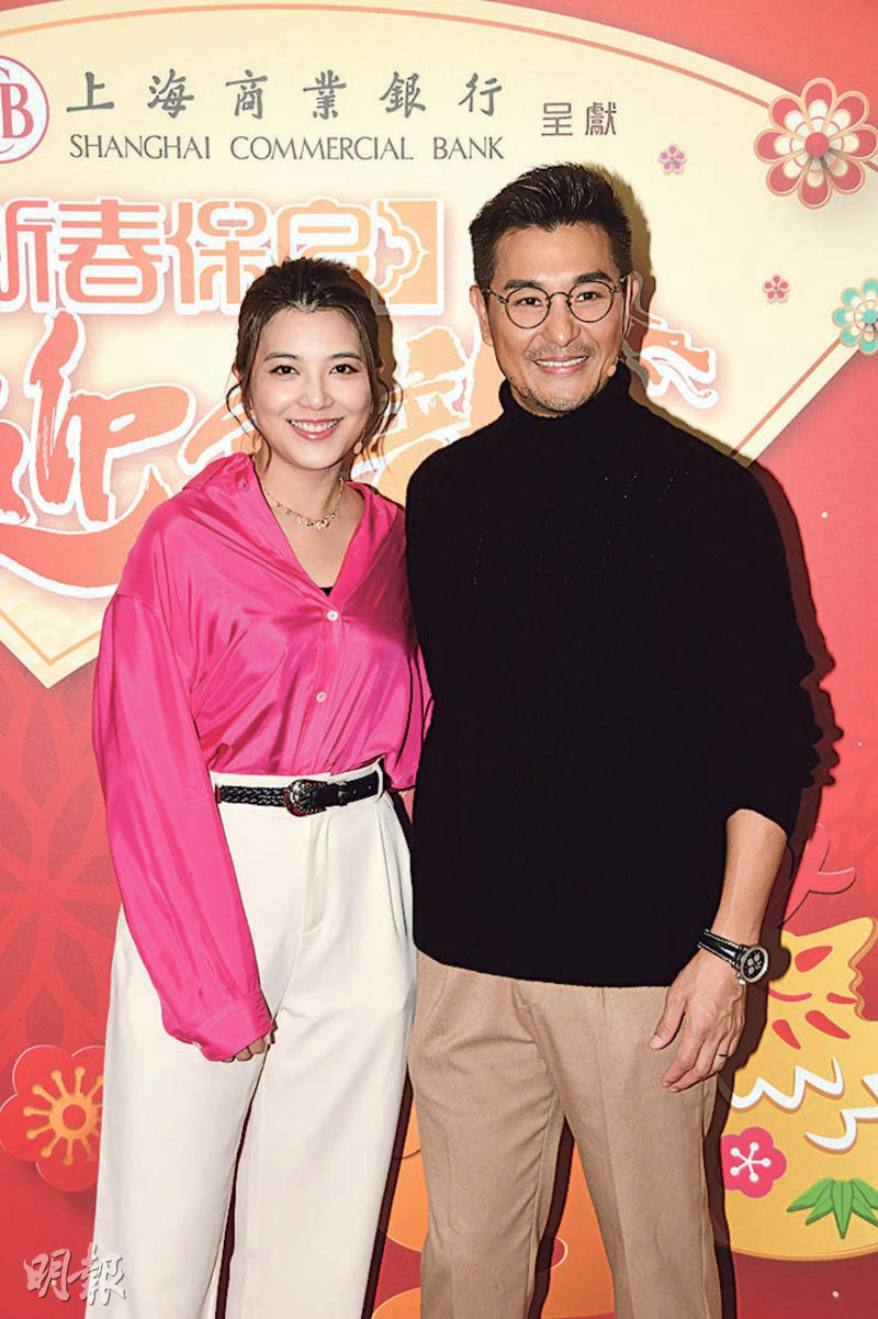 陳展鵬（右）與太太單文柔（左）夫妻檔錄影賀年節目。（攝影/記者：林祖傑）