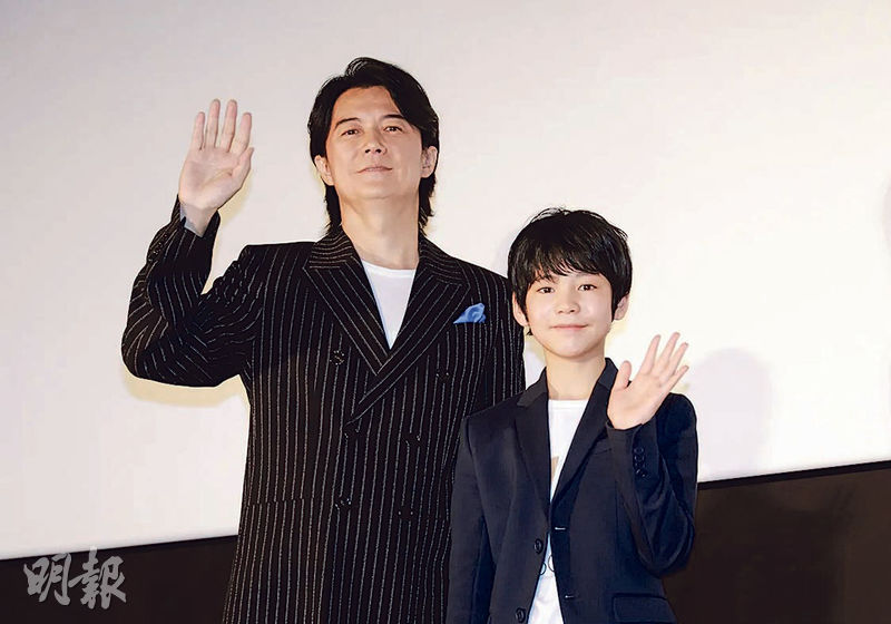 福山雅治（左）執導演唱會電影，找來童星柊木陽太（右）扮演他的少年版。