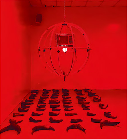 Adrian Pepe的「Anthropocene Museum 9.0: The Sharjah Slaughterhouse Tour」於荒廢屠宰場展出。（作者提供）