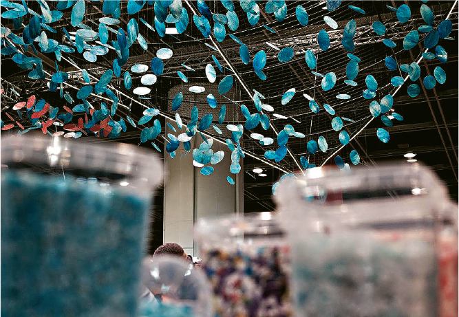 香港創科展的裝置藝術使用了回收塑膠。（受訪者提供）