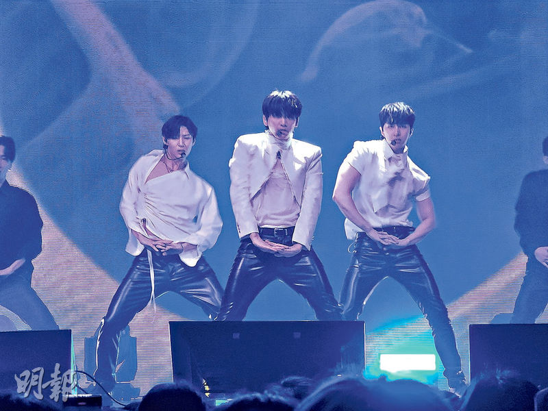 韓國男團VIXX相隔7年再度來港開騷，在台上跳唱兼閒聊。
