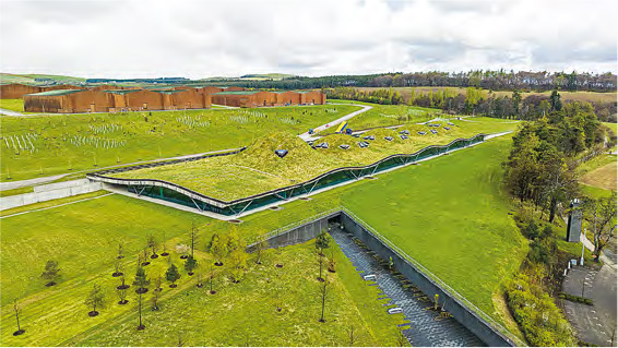 融入大自然--The Macallan酒廠的設計理念是融入蘇格蘭當地的大自然環境，其木造屋頂由38萬件組件構成。（Jimmy Kung、IsaacWoo@Glen Club提供）