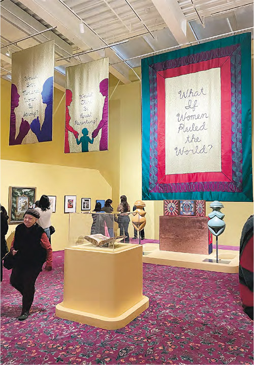 「Judy Chicago: Herstory」展覽在紐約The New Museum舉行。第四層展廳展出80多個女藝術家主題為「The City of Ladies」的作品。（作者提供）