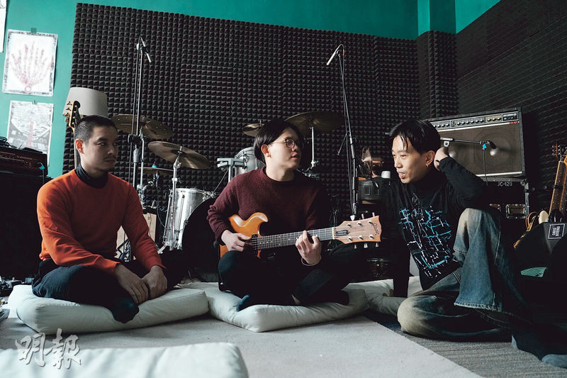 Jason（左起）、阿Lok和阿禮3人強調獨立音樂的「DIY」精神，沒有大廠支援，自己包辦發行、演出，印刷T恤、CD封面。（黃志東攝）