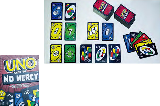 罰卡加碼--由於增加了大數目的罰卡牌，而且可以淘汰手上持牌太多的人，所以玩這個版本時，玩家不會留力，一早要打出所有罰卡。（黃志東攝）
