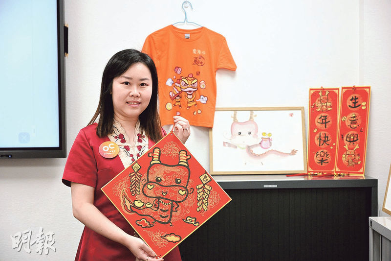 今年是龍年，陳紫君特別用水墨畫為商場設計了可愛的龍形象。（曾憲宗攝）
