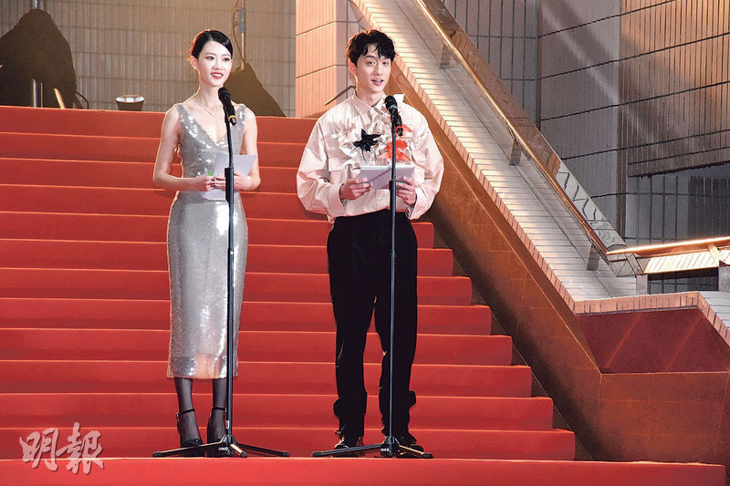廖子妤（左）與劉俊謙（右）揭曉部分金像獎獎項入圍名單。（攝影：鍾偉茵）