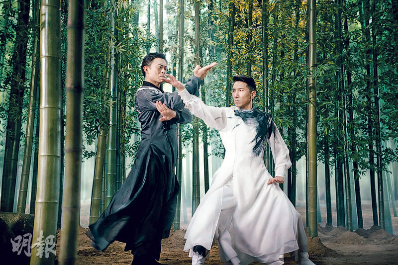 樊少皇（左）與世界太極拳冠軍楊德戰（右）拳腳交鋒。