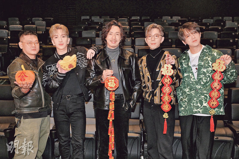 白只（左起）、盧瀚霆、張繼聰、呂爵安及姜濤開心《盜月者》獲選金馬奇幻影展特別放映。