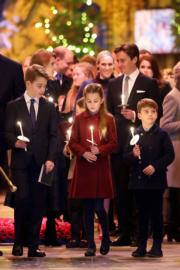 2023年12月8日，喬治小王子（左）、夏洛特小公主（中）、路易小王子（右）在西敏寺參加聖誕頌歌音樂會。（法新社）