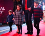 2020年12月11日，英國劍橋公爵威廉王子和夫人凱特，與喬治小王子（右起）、夏洛特小公主及路易小王子出席活動。（法新社）