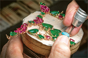 high jewellery：Julia Roberts首次設計高級珠寶 切割6225卡祖母綠原石