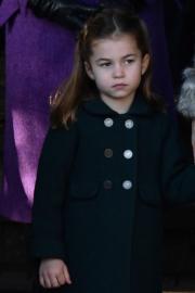 2019年12月25日，英國夏洛特小公主首次出席王室聖誕崇拜。（法新社）