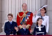 2024年6月，前排左起：英國喬治小王子、路易小王子、夏洛特小公主。後排左起：王儲威廉、儲妃凱特。（路透社）