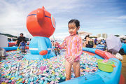 好去處：愉景灣大型沙灘充氣樂園  投入「彈游」世界  水上奔流大激鬥