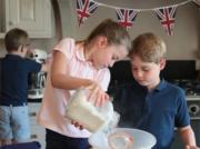 英國夏洛特小公主（左）（The Duke and Duchess of Cambridge Twitter短片截圖）