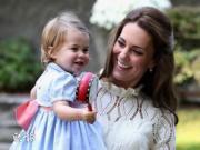 夏洛特小公主（左）與媽媽凱特（右）到訪加拿大。（The Royal Family facebook圖片 /press association ）