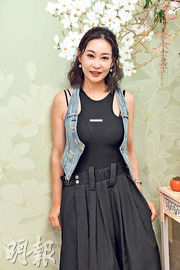 一親女兩繼女長大感空虛 47歲楊卓娜母愛氾濫想生多個