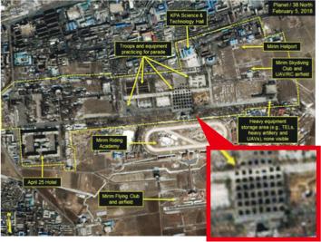 2月5日拍攝的衛星相片顯示，朝鮮在平壤部署了軍車和疑有士兵方陣演練，相信是為今日正式閱兵綵排準備。