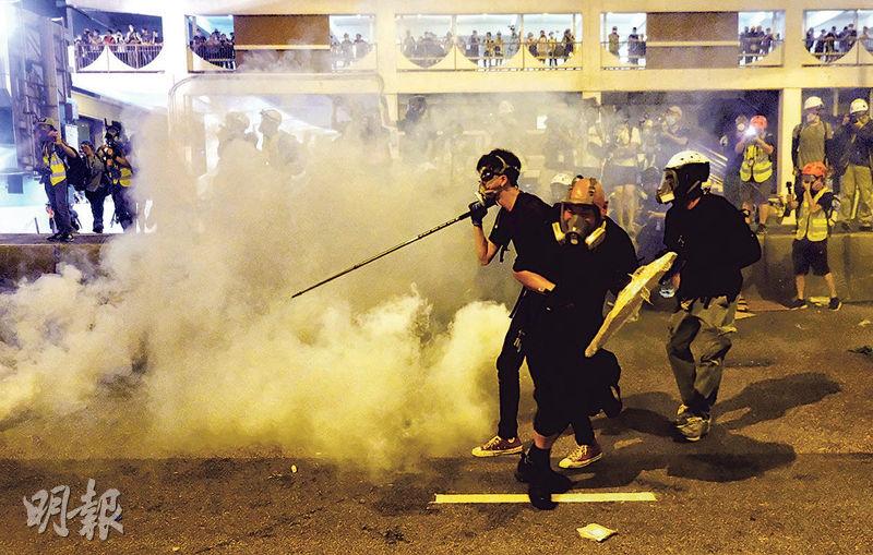 聞風筆動 示威者挑戰中央權威建制稱或令中央趨強硬 文 李先知 圖片看世界 每日明報 明報新聞網