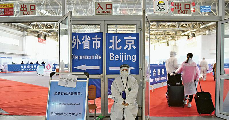 英華人回國避疫 搶購18萬天價機票 內地商人：錢能帶你到最安全的中國
