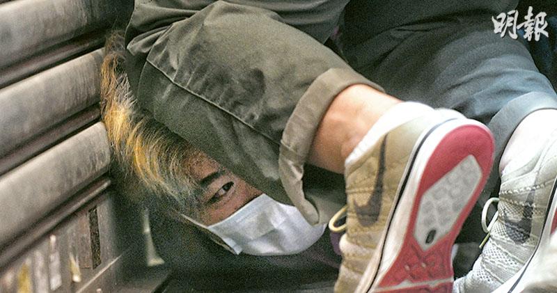 九龍遊行  警撲壓12歲「可疑」女童  289人被捕  手銬反鎖男子被指掙扎遭壓頸1分鐘