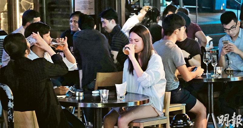 增9宗本地  酒吧群組擴至10人  政府日內再商關酒吧  徐德義晤業界籲「做多點」