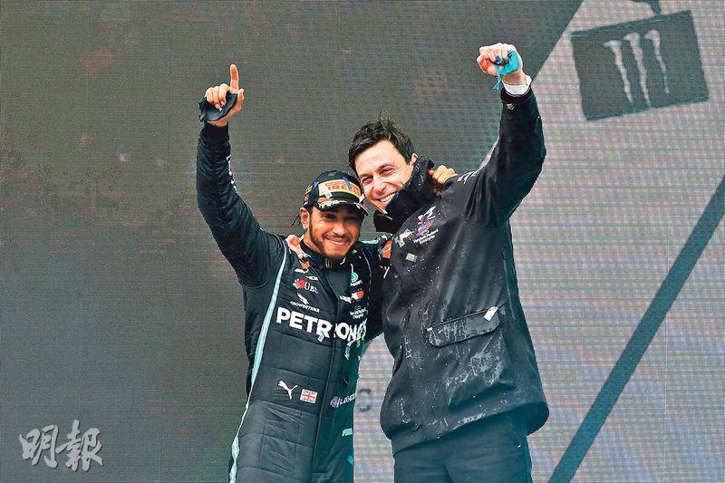 咸美頓七奪F1總冠軍 克服雨戰登基 平「車神」舒密加紀錄