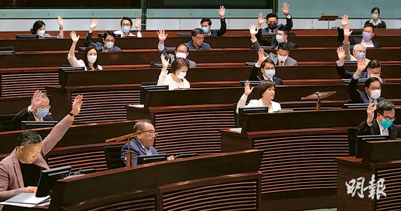 首無公眾諮詢 政改通過香港迎變 建制否認立會淪橡皮圖章 民主派批倒退