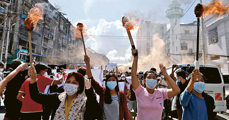 緬軍事政變半年 三大困局未解  示威未平息  疫情未受控  國際社會未認可