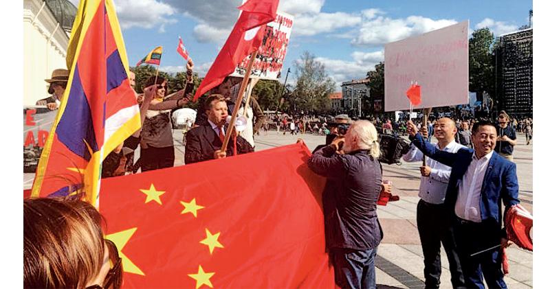 憂小米機蒐用戶數據 立陶宛籲國民棄用 能審查文字 名單涉「自由西藏」、「台獨萬歲」