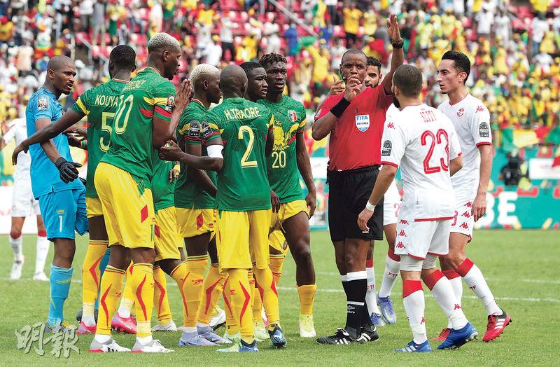 非洲盃提前完場釀鬧劇 球證兩度犯錯報稱中暑 突尼斯勢要求重賽