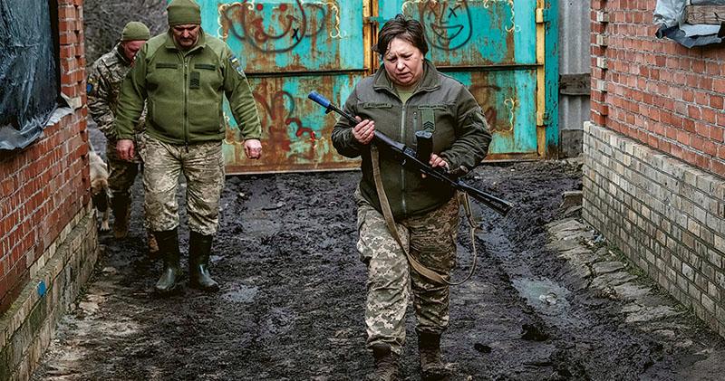 烏克蘭東部炮擊不斷 俄烏互責 俄白軍演無限期延長 西方憂慮侵略威脅持續