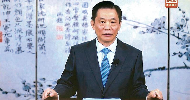 全國港澳研究會會長鄧中華在論壇上表示，香港必須堅持「總體國家安全觀」，負上維護國家安全的憲制責任，而當中的核心是政治安全，包括維護政權和制度安全。（港台影片截圖）
