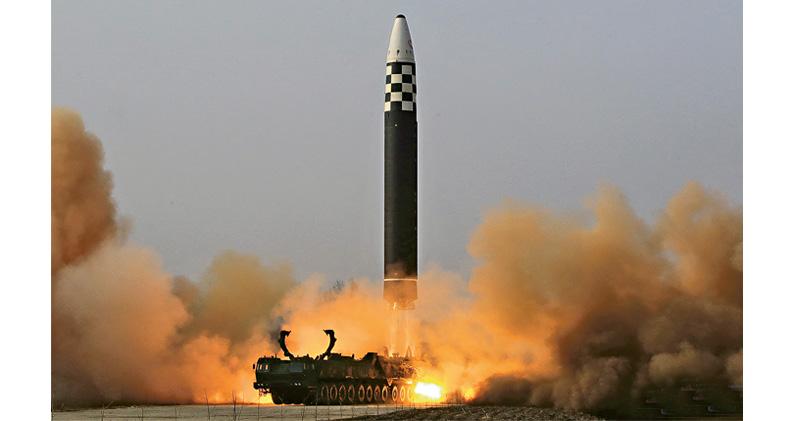 朝鮮首成功試射「火星-17」洲際導彈 可攜多枚核彈頭 推測射程足覆蓋整個美國本土