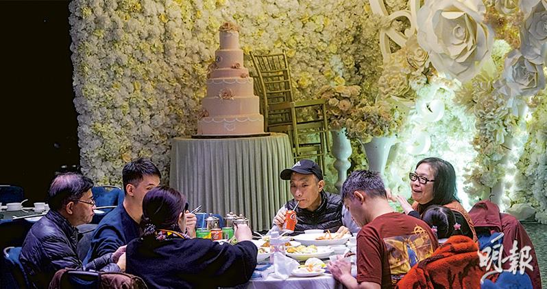 酒吧宴會戲院人數撤限 續限聚 醫衛局：疫情似踏「平台期」 許樹昌梁子超：限聚亦可撤