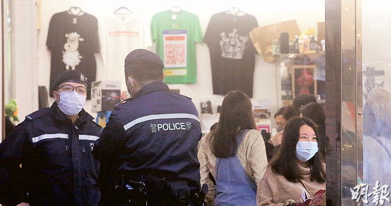 國安警搜市集拘6人 涉售煽動書 指「反政府組織」宣揚港獨 檢反修例「圖文簡錄」
