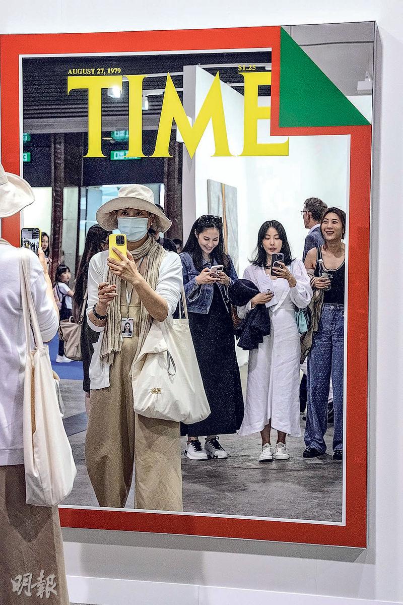 Art Basel正式回歸「打卡」以外與藝術對話- 20230324 - 圖片看世界- 每日明報- 明報新聞網
