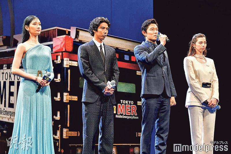 菜菜緒（左起）、賀來賢人、鈴木亮平及中條彩未合演電影版《TOKYO MER》。