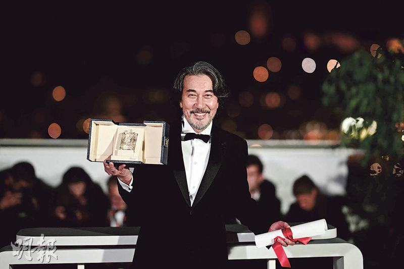 在日本早已獲獎無數的役所廣司憑雲溫達斯執導《Perfect Days》，首度在康城影展稱帝。（法新社）