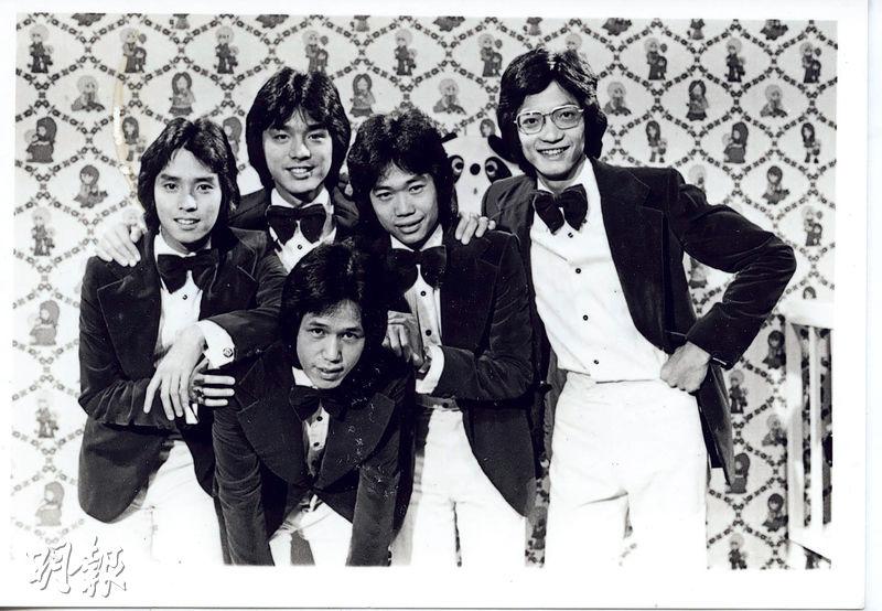 溫拿樂隊1973年成軍，阿倫（後排左起）、B哥、健仔、陳友及阿強（前）50年友情不變。（黑白資料圖片）