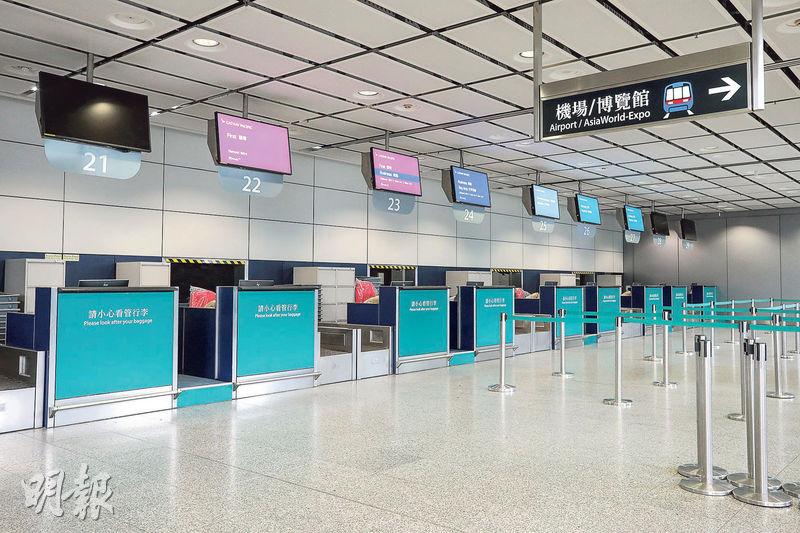 國泰航空在香港站的市區預辦登機服務明日起率先恢復，服務時間為每日上午6時至下午3時。港鐵稱將繼續與相關航空公司商討服務重啟的安排。（廖偉鏗攝）
