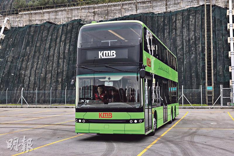 由比亞迪生產嘅42部純電動雙層巴士已經交付九巴，呢批巴士嘅車身油上綠色，喺完成最後檢驗後，第一部預計最快會喺本月投入運作。（九巴圖片）