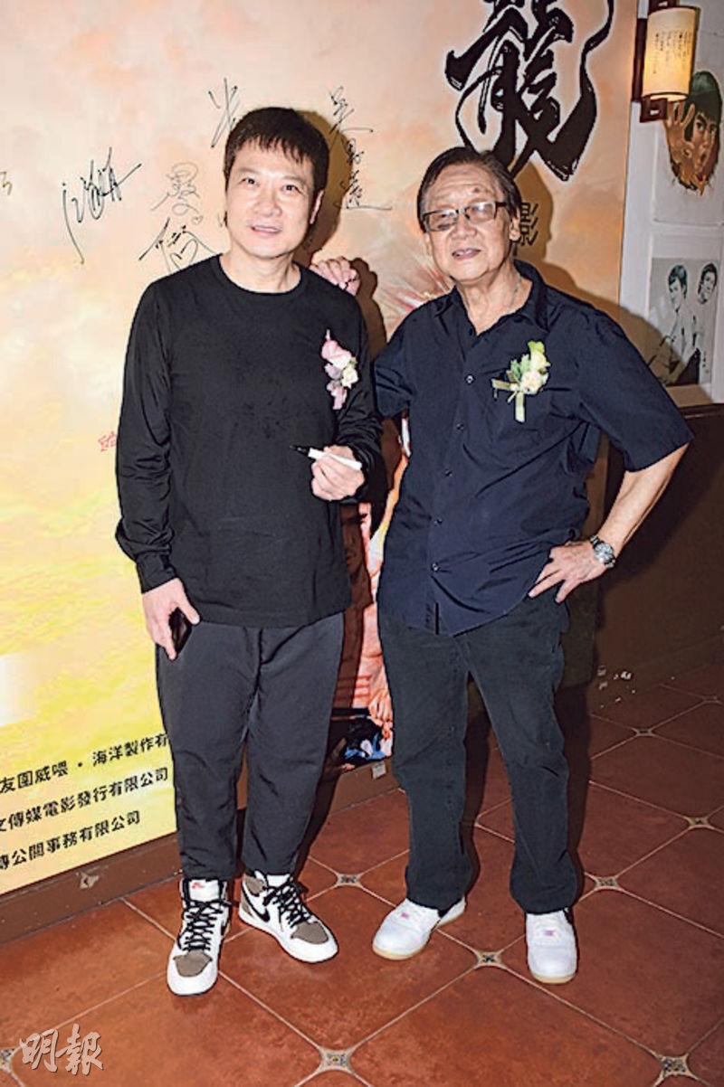 錢嘉樂（左）與張同祖（右）懷念功夫巨星李小龍。（攝影：鍾偉茵）