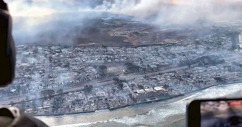 夏威夷空前山火 燬歷史名鎮36死 颶風影響助蔓延 有居民跳海逃生逾萬遊客疏散