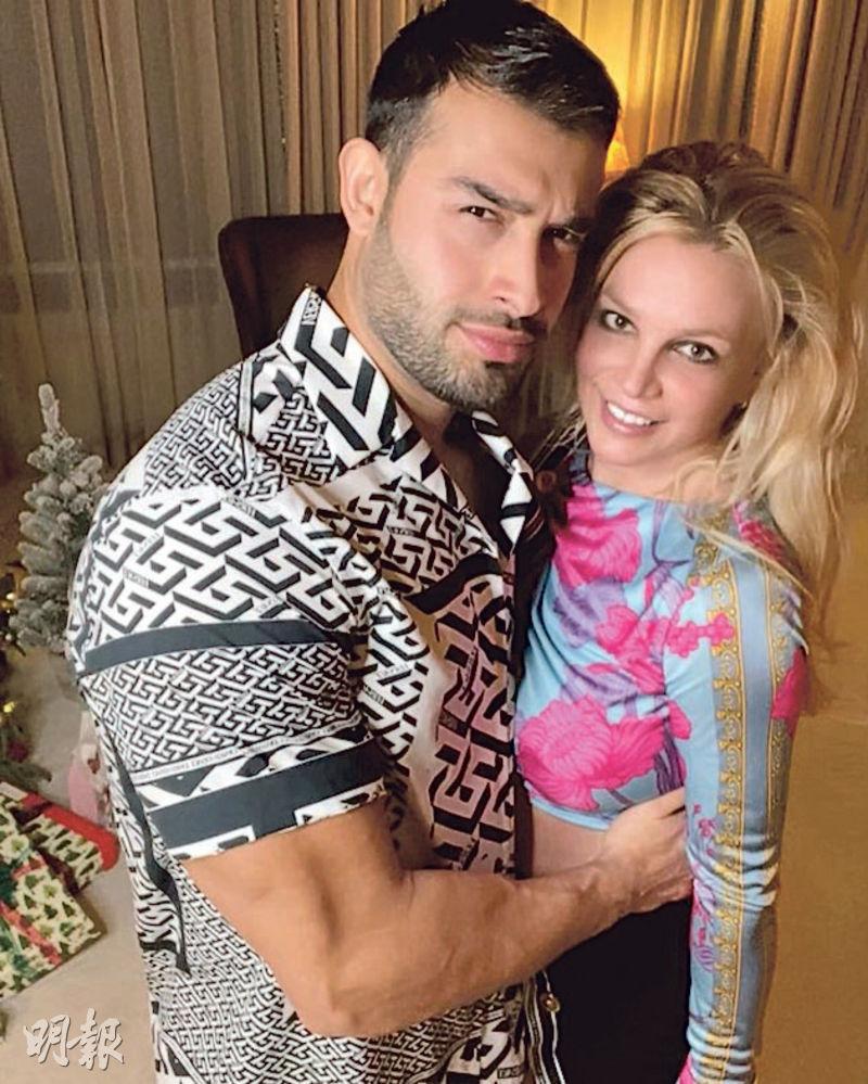 Britney Spears（右）首度開腔回應離婚一事，被指是向Sam Asghari（左）還擊。