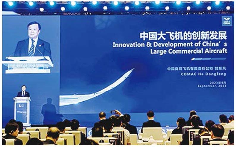 昨舉行的2023浦江創新論壇全體大會上，中國商飛董事長賀東風分享中國大飛機的創新發展之路。（網上圖片）