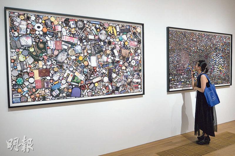 《我的東西第1號》（左），洪洁（2001 - 2002）。藝術家收集儲了多年的生活消費品，例如樽蓋、飲品罐，物件經素描後一覽無遺，表達消費主義帶來的影響。（鄧家烜攝）