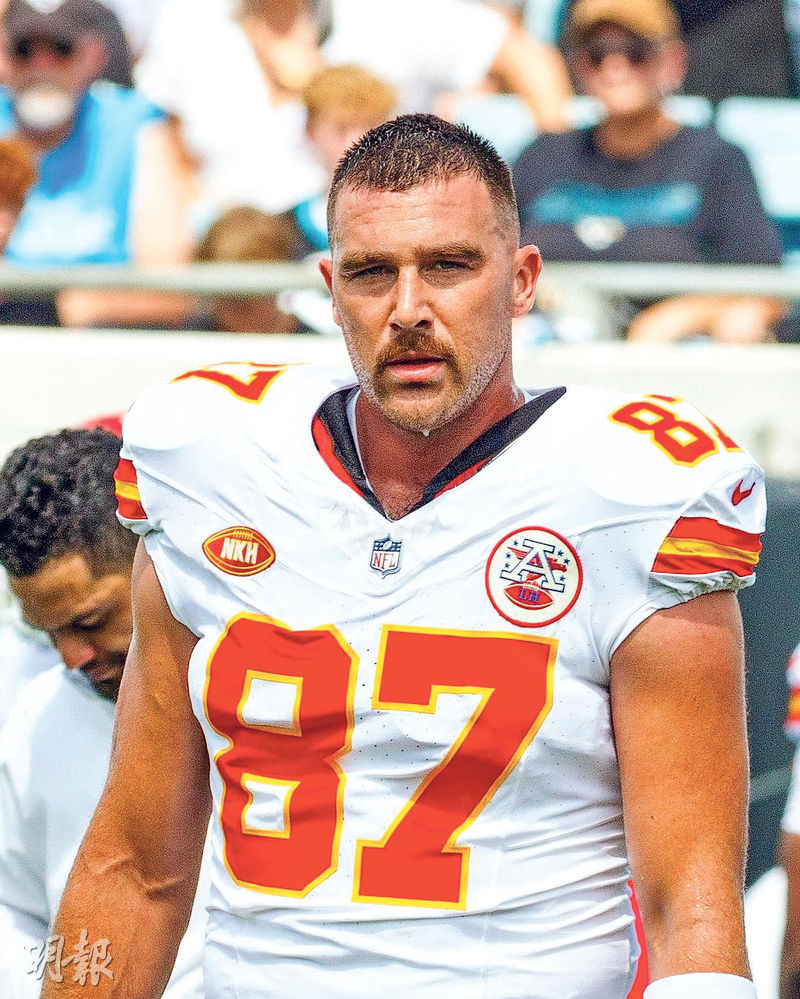 Taylor Swift第3度入場為男友Travis Kelce（圖）打氣，球隊獲勝後，二人回家慶功，直至翌日上午仍未離去。