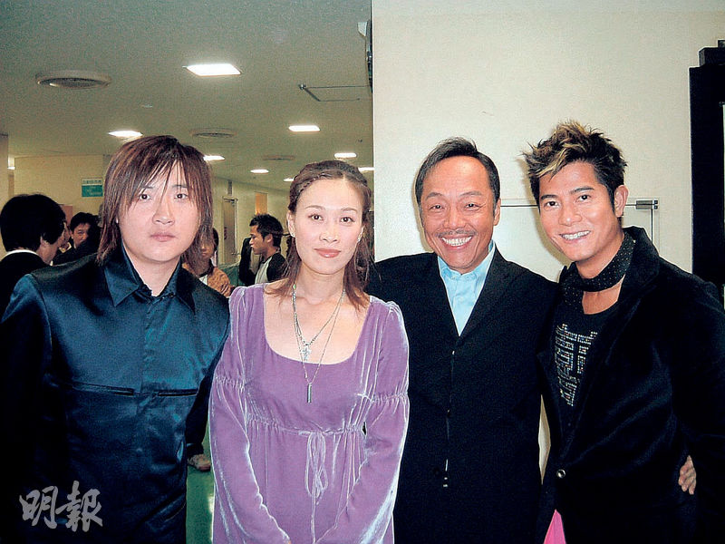 2002年孫楠（左起）、那英、谷村新司和郭富城在中日友好文藝晚會後台合照。（資料圖片）